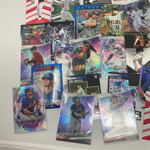 Assorted Baseball Trading Cards Collection - Picture 8 of 14